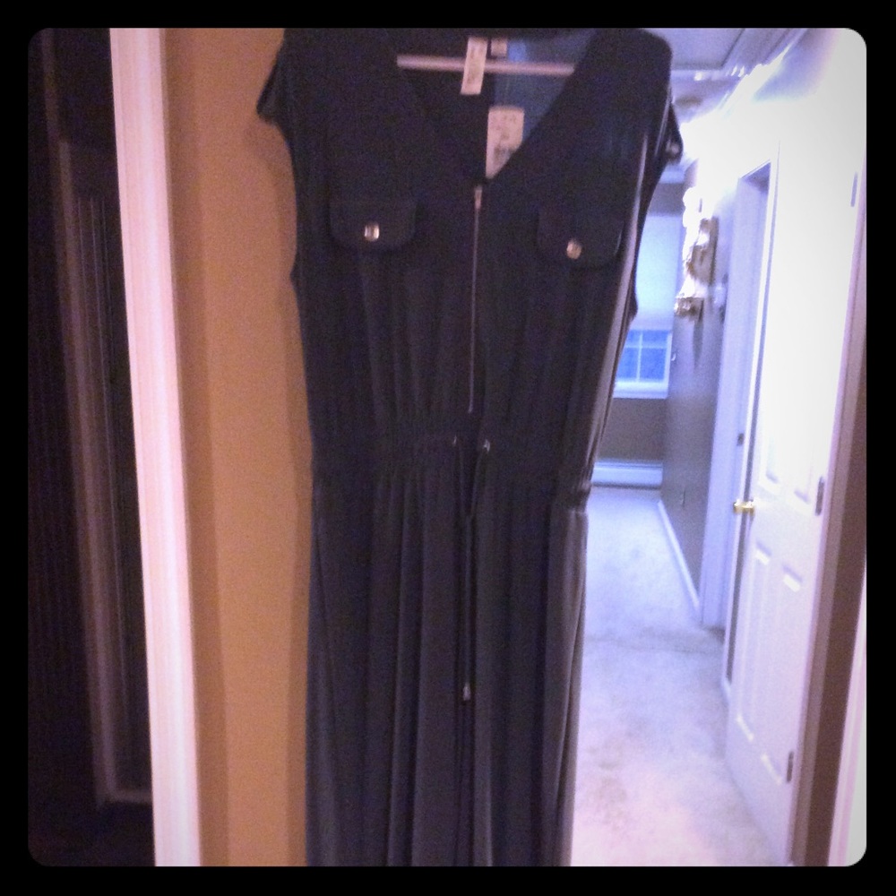 NWT one piece jumpsuit, sleeveless in gray,size lg